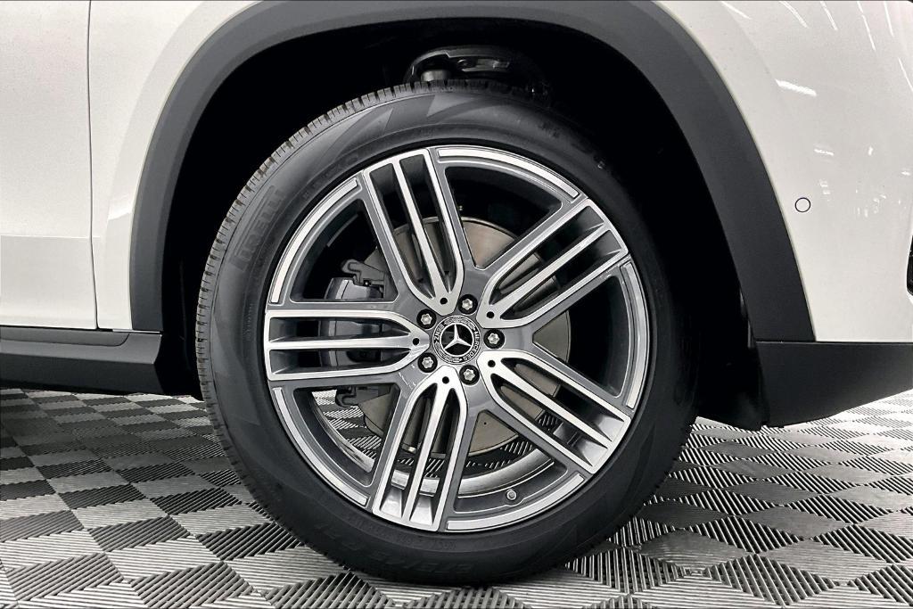 new 2025 Mercedes-Benz GLS 450 car, priced at $90,980