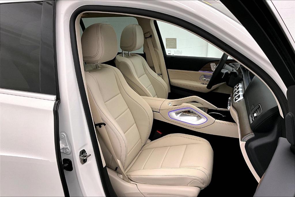 new 2025 Mercedes-Benz GLS 450 car, priced at $90,980
