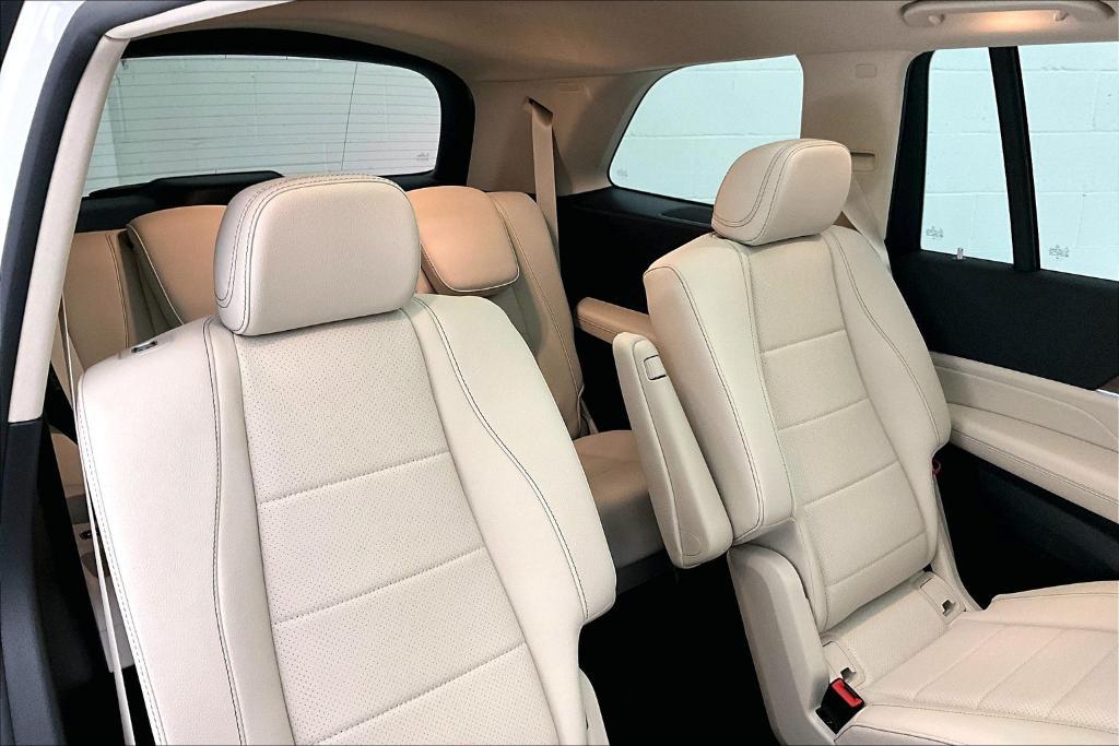 new 2025 Mercedes-Benz GLS 450 car, priced at $90,980