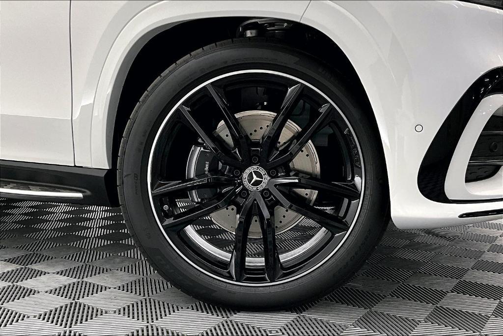 new 2026 Mercedes-Benz GLS 580 car, priced at $121,530