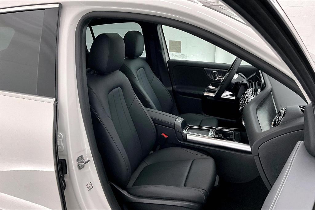 new 2026 Mercedes-Benz GLA 250 car, priced at $44,285