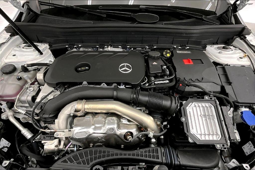 new 2025 Mercedes-Benz GLB 250 car, priced at $47,420