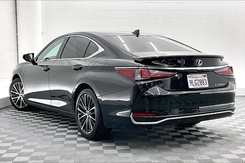 used 2024 Lexus ES 300h car, priced at $38,981