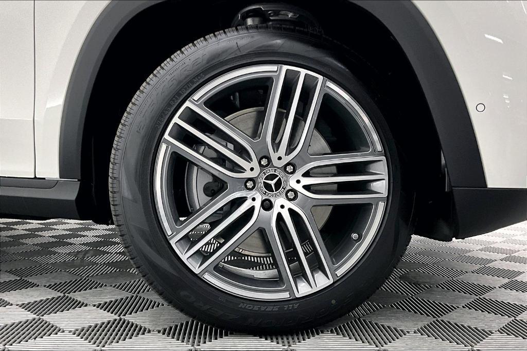 new 2025 Mercedes-Benz GLS 450 car, priced at $91,775