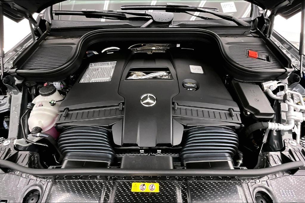 new 2025 Mercedes-Benz GLS 580 car, priced at $124,855