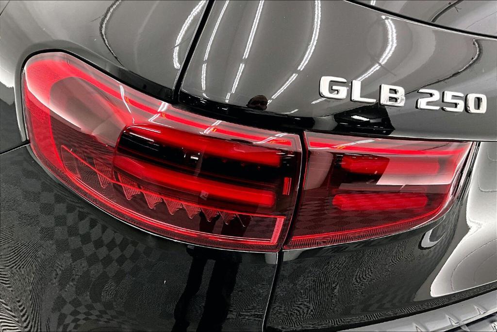 new 2025 Mercedes-Benz GLB 250 car, priced at $44,550