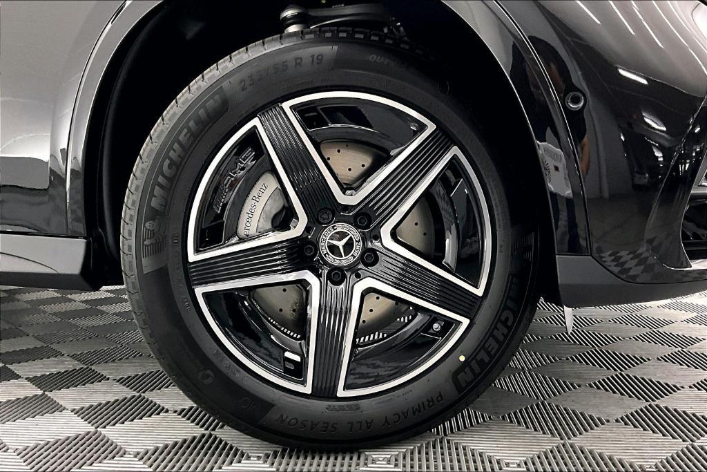 new 2025 Mercedes-Benz GLC 300 car, priced at $64,555