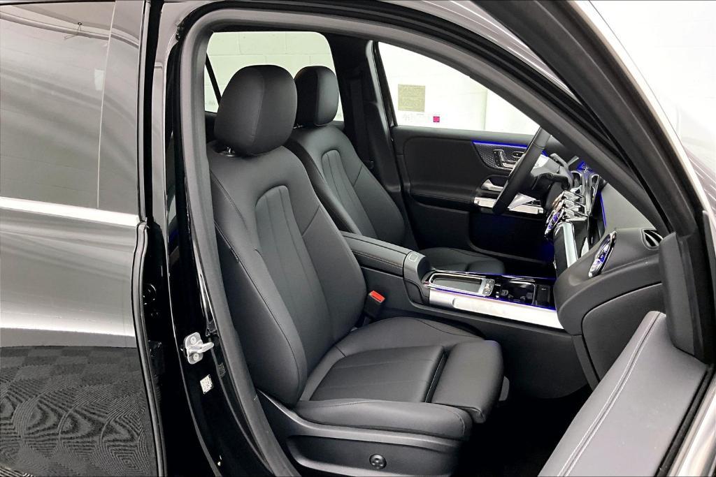 new 2025 Mercedes-Benz GLB 250 car, priced at $47,420