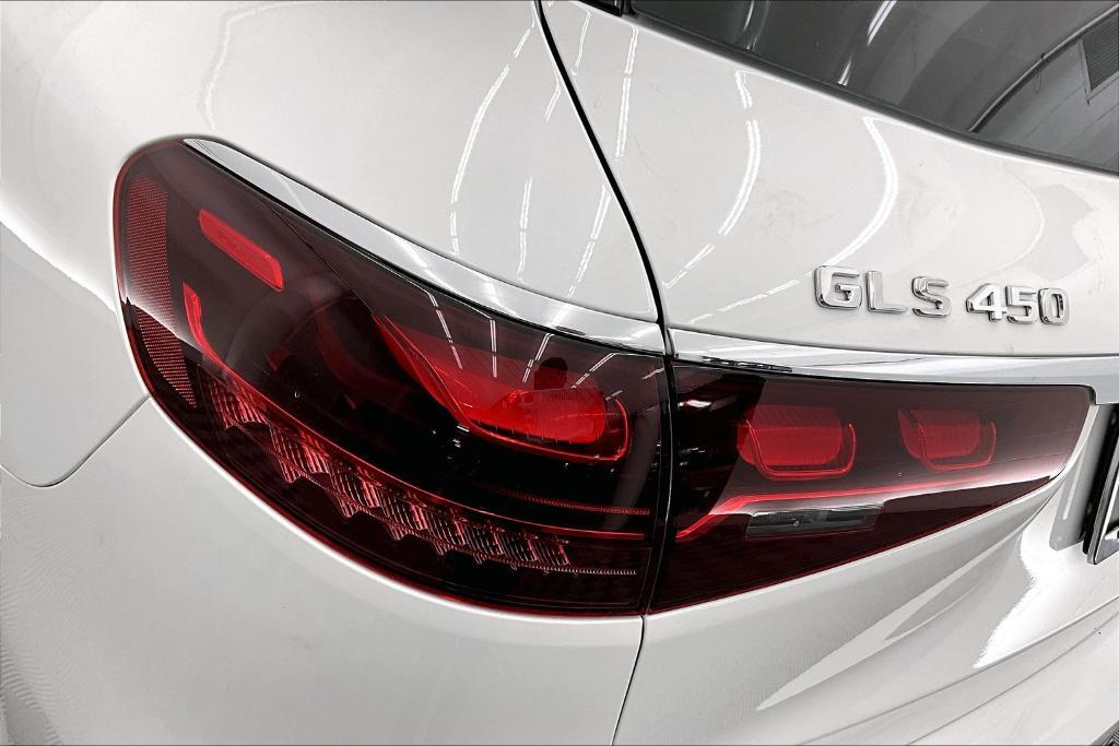 new 2025 Mercedes-Benz GLS 450 car, priced at $102,275