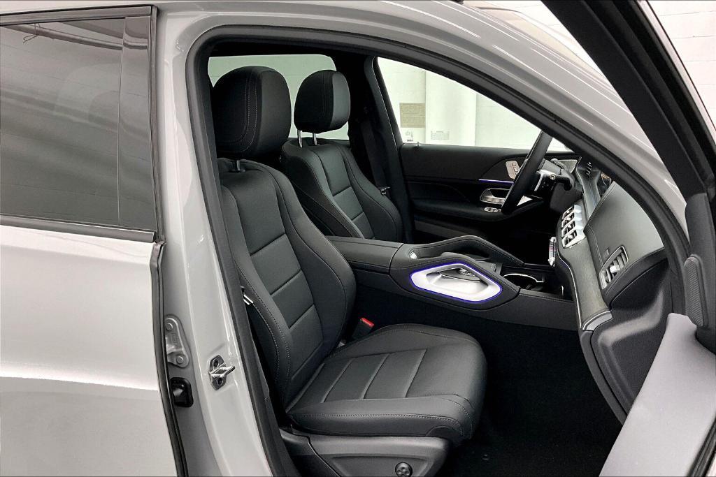 new 2025 Mercedes-Benz GLS 450 car, priced at $100,815