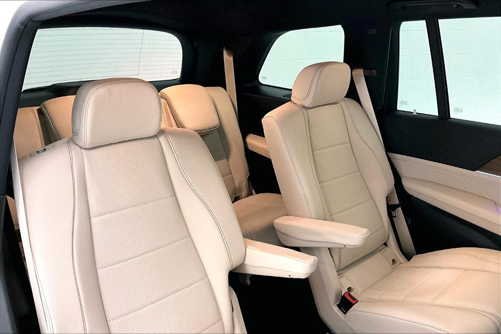 new 2025 Mercedes-Benz GLS 450 car, priced at $91,775