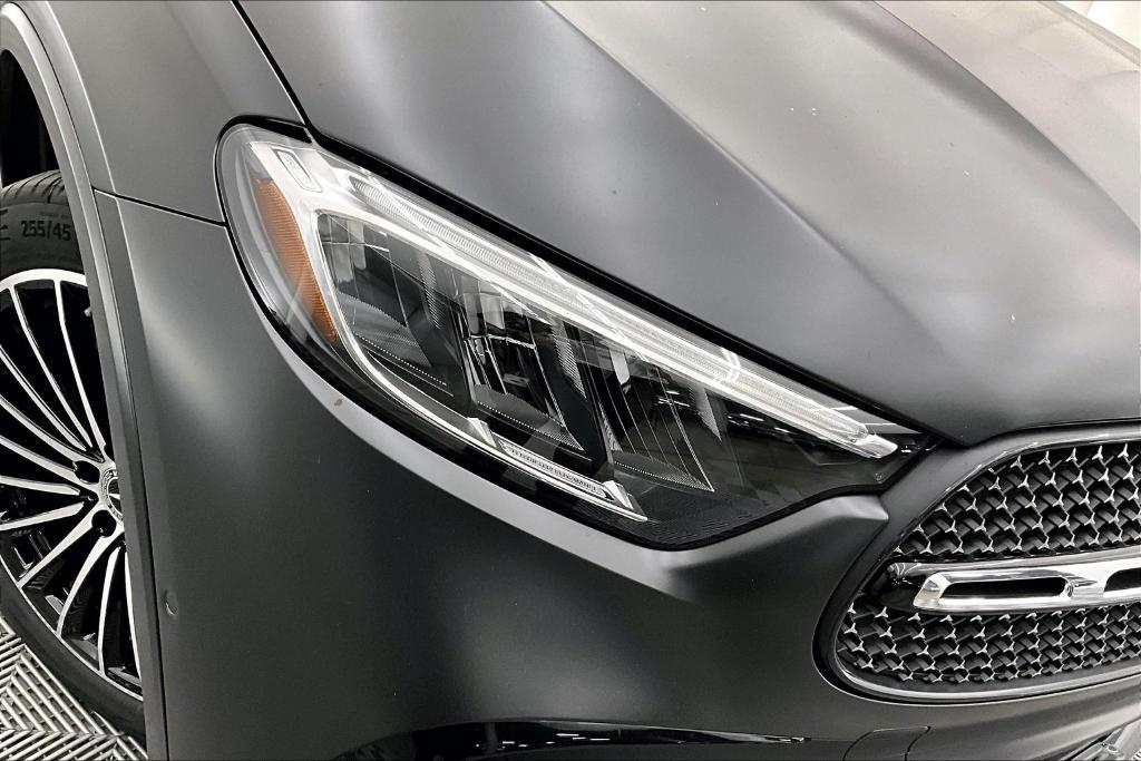 new 2025 Mercedes-Benz GLC 300 car, priced at $59,755