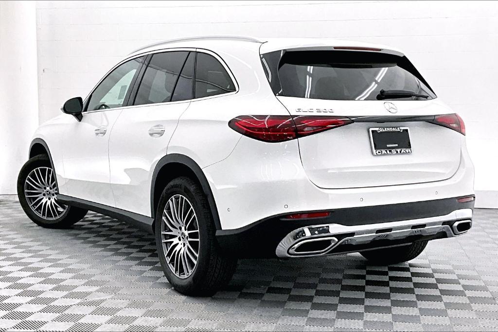 new 2025 Mercedes-Benz GLC 300 car, priced at $51,385