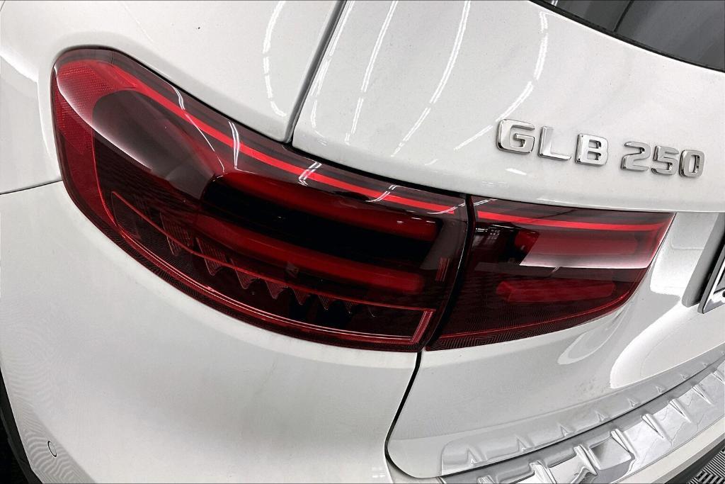 new 2025 Mercedes-Benz GLB 250 car, priced at $47,145