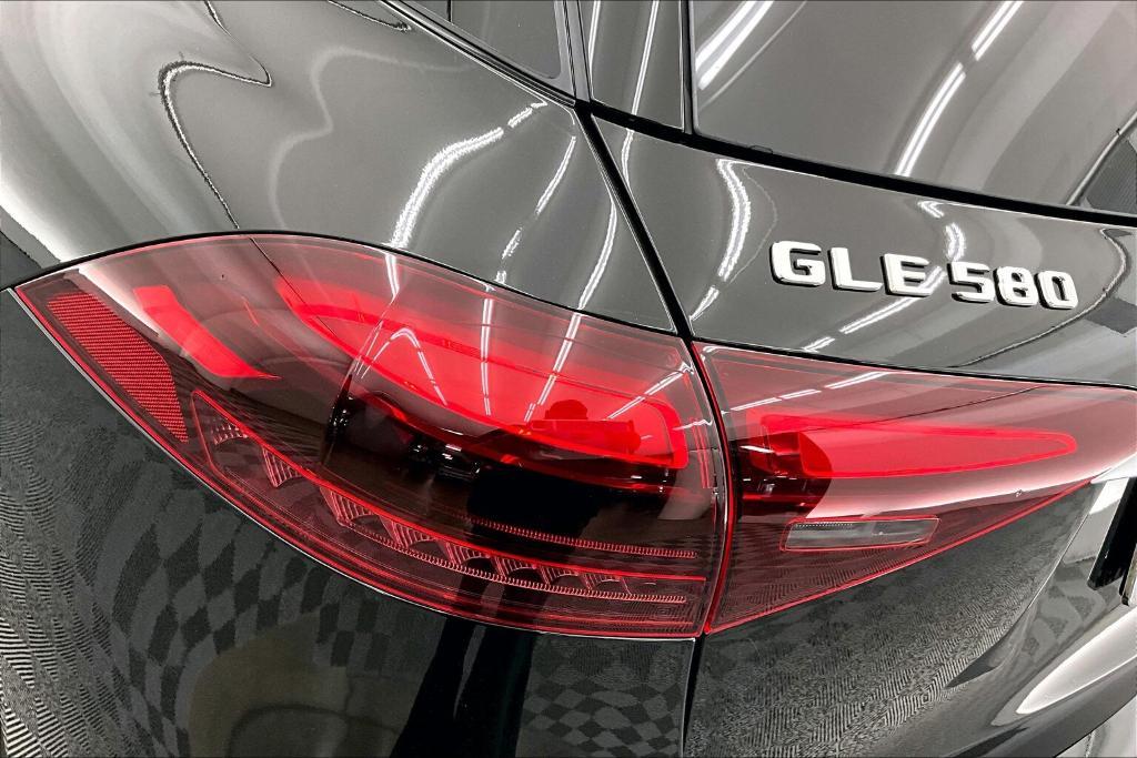 new 2025 Mercedes-Benz GLE 580 car, priced at $90,199