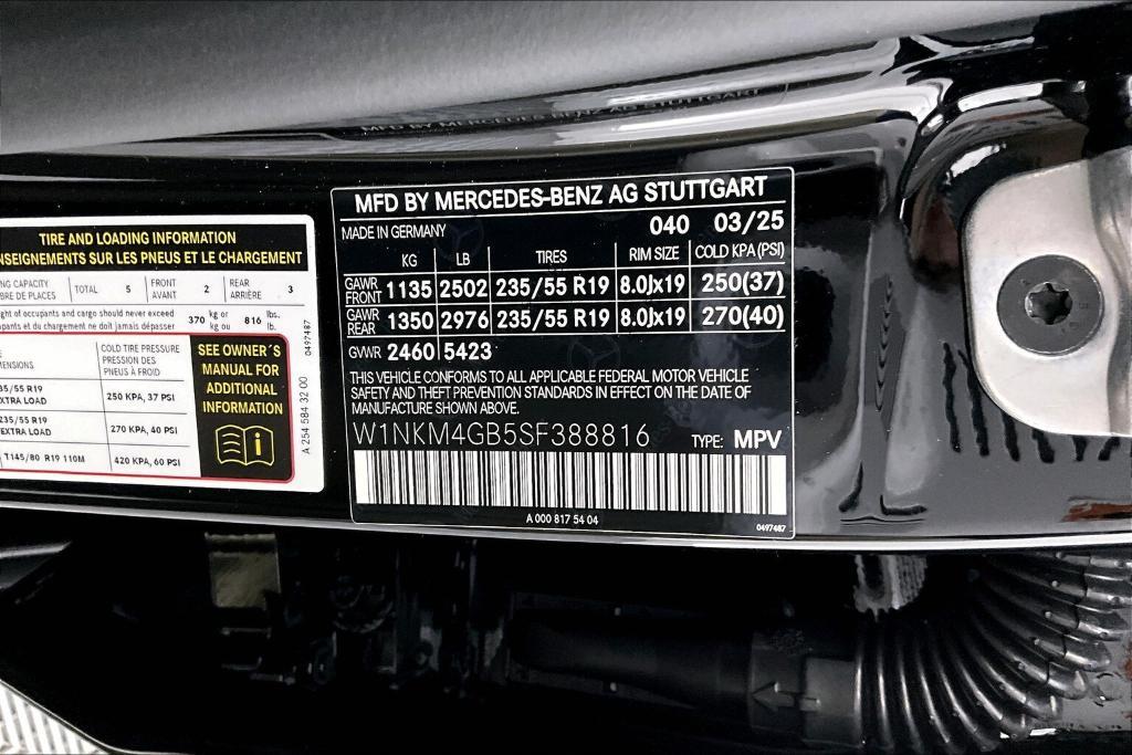 new 2025 Mercedes-Benz GLC 300 car, priced at $51,105