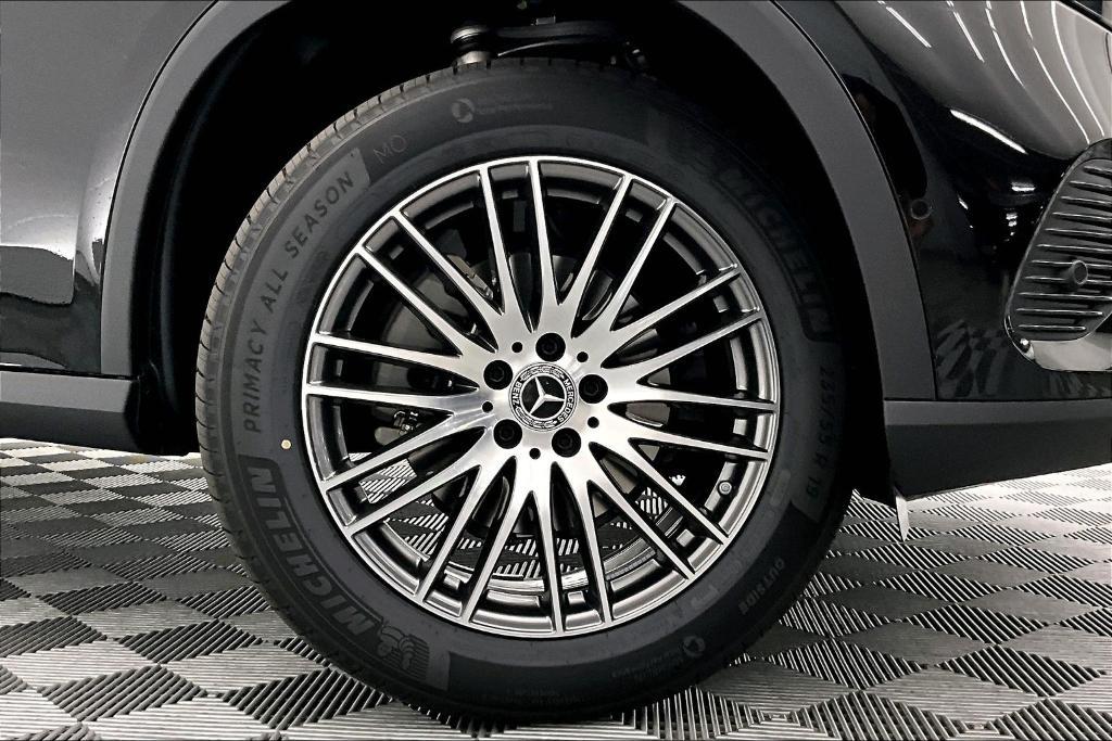 new 2025 Mercedes-Benz GLC 300 car, priced at $51,105