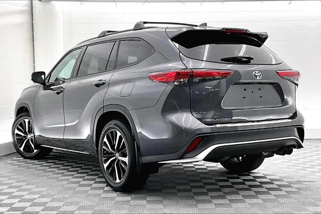 used 2022 Toyota Highlander car, priced at $38,981