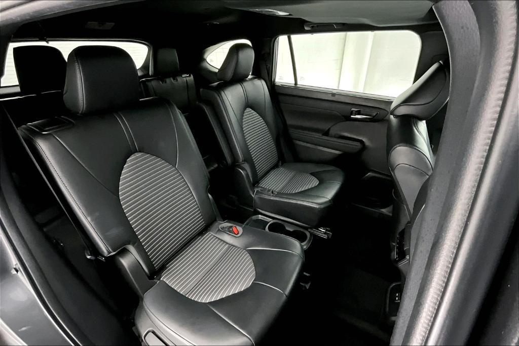 used 2022 Toyota Highlander car, priced at $38,981