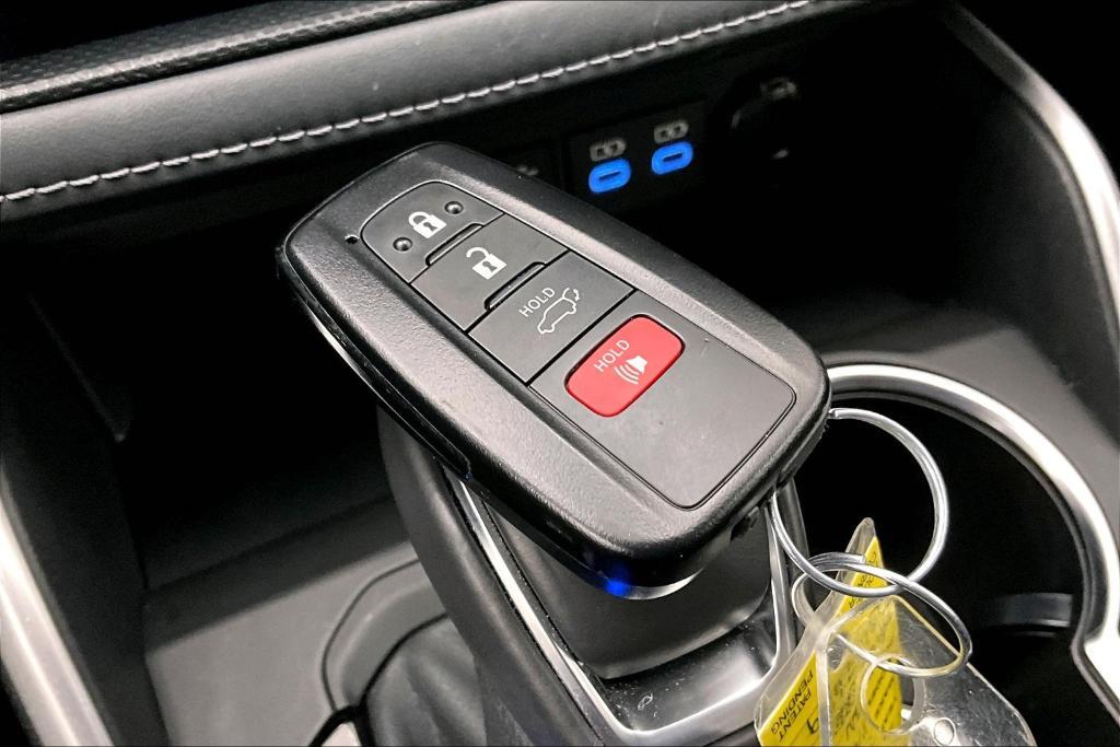 used 2022 Toyota Highlander car, priced at $38,981