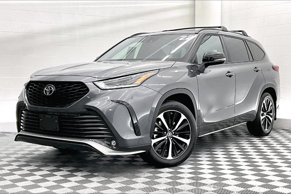 used 2022 Toyota Highlander car, priced at $38,981