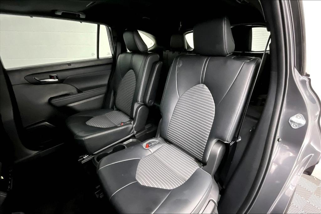 used 2022 Toyota Highlander car, priced at $38,981