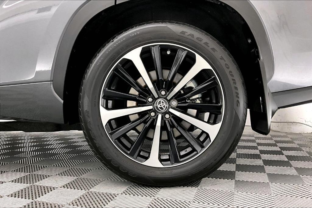 used 2022 Toyota Highlander car, priced at $38,981
