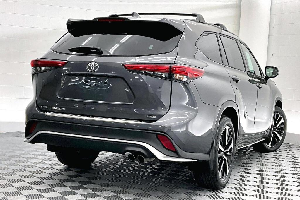 used 2022 Toyota Highlander car, priced at $38,981