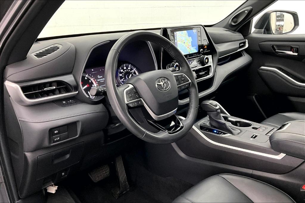 used 2022 Toyota Highlander car, priced at $38,981