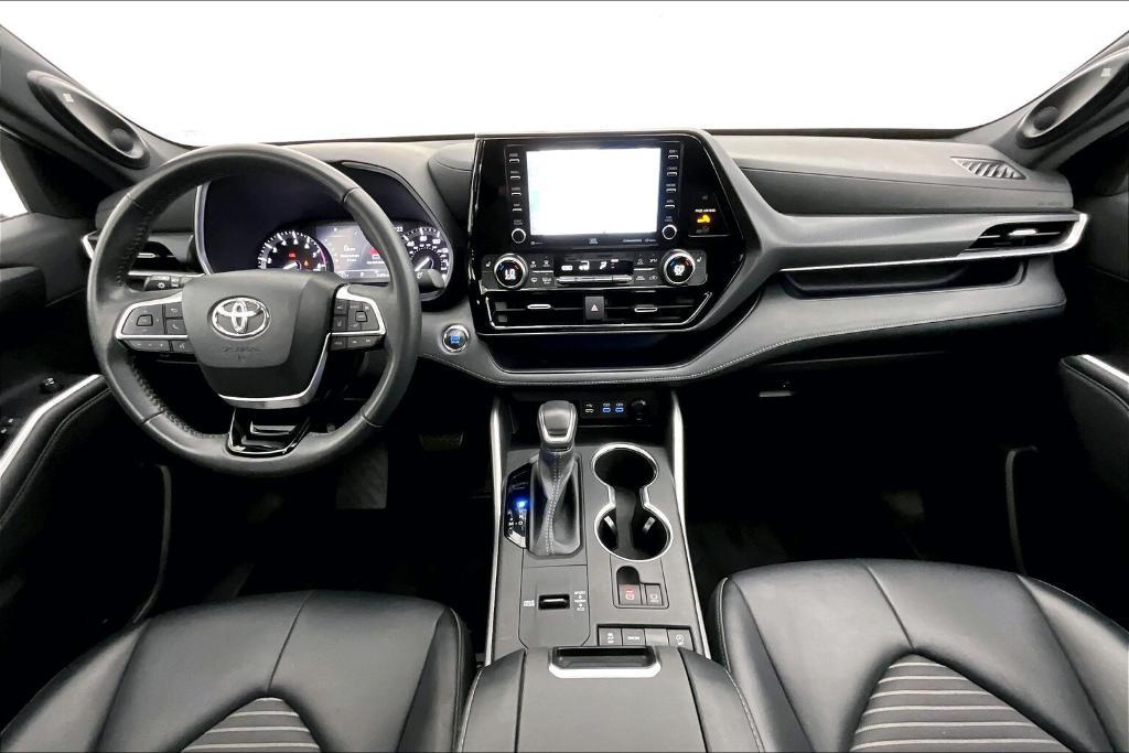 used 2022 Toyota Highlander car, priced at $38,981