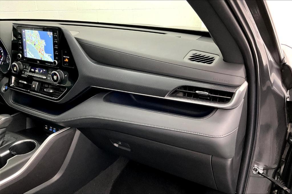 used 2022 Toyota Highlander car, priced at $38,981