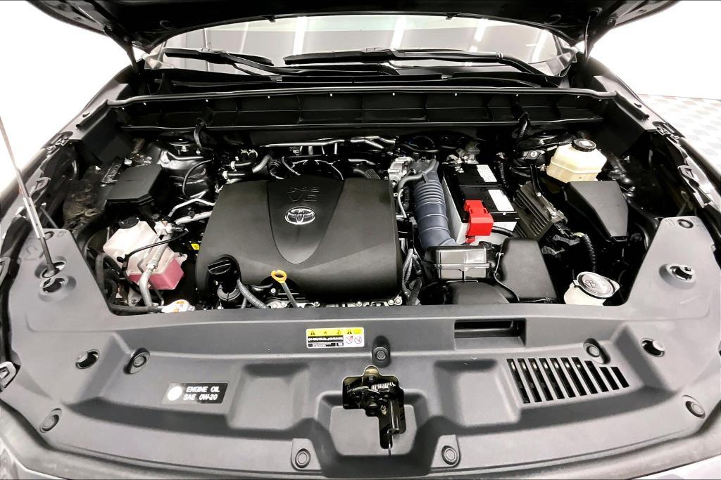 used 2022 Toyota Highlander car, priced at $38,981
