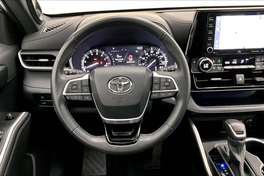 used 2022 Toyota Highlander car, priced at $38,981