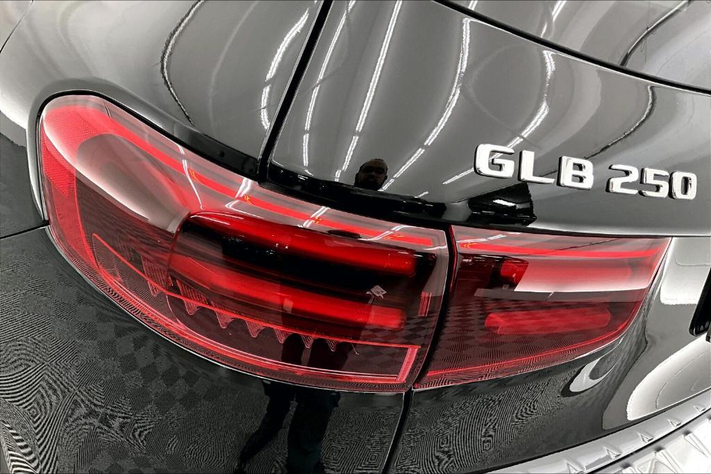 new 2025 Mercedes-Benz GLB 250 car, priced at $47,420