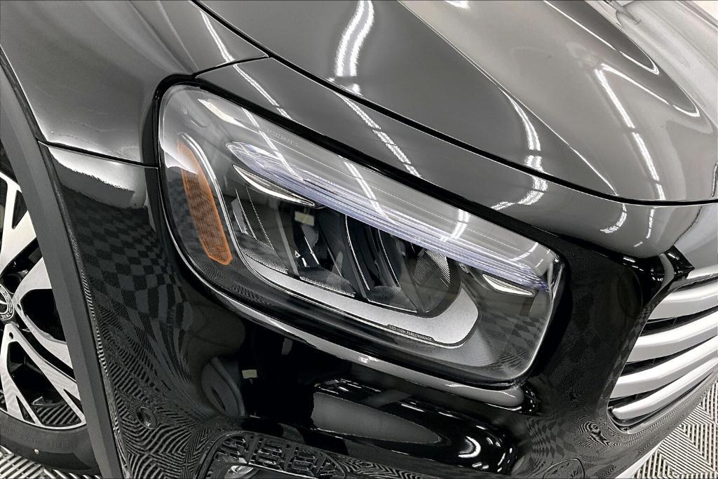 new 2025 Mercedes-Benz GLB 250 car, priced at $47,420