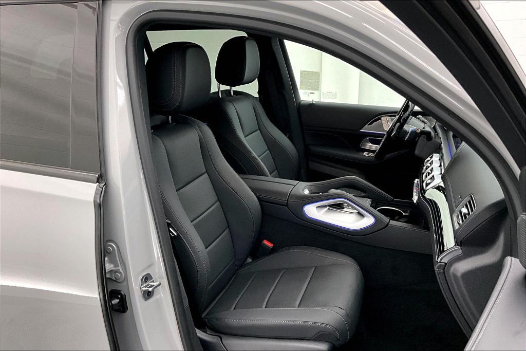 new 2025 Mercedes-Benz GLS 450 car, priced at $101,605