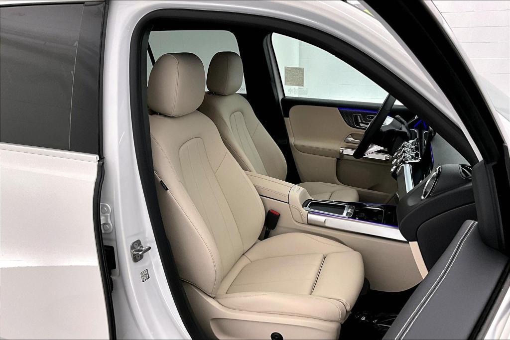 used 2025 Mercedes-Benz GLB 250 car, priced at $40,998