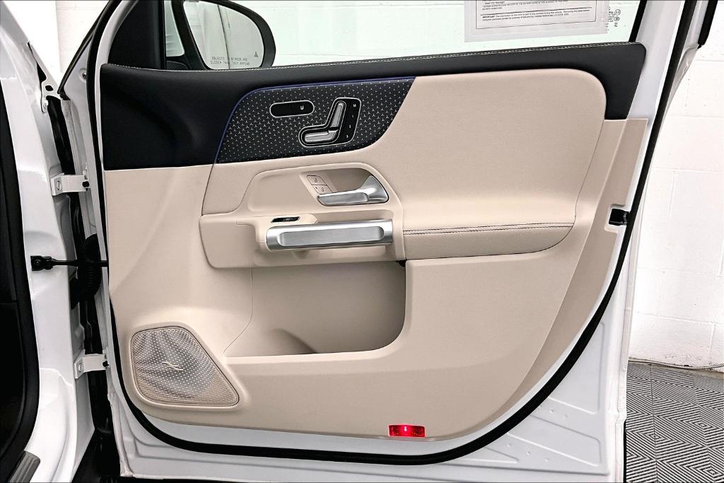 used 2025 Mercedes-Benz GLB 250 car, priced at $40,998