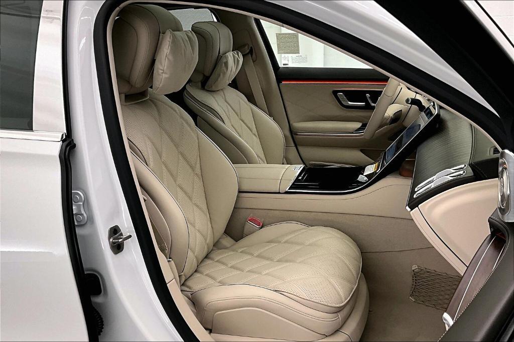 new 2025 Mercedes-Benz Maybach S 580 car, priced at $220,095