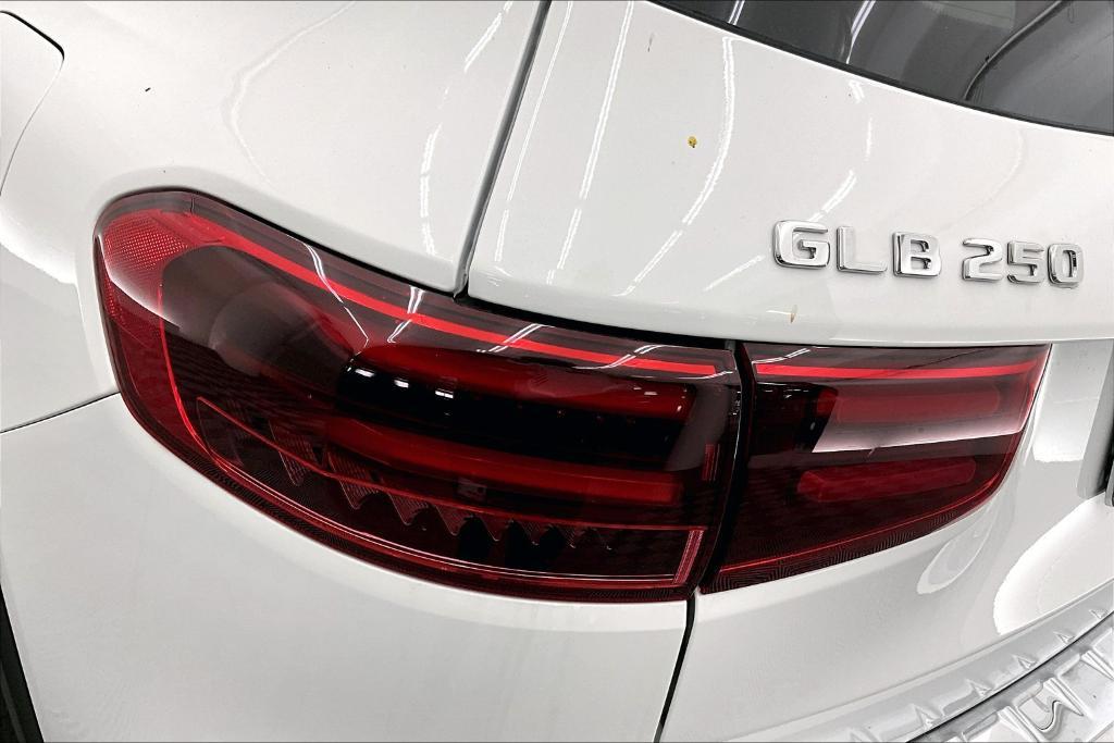 new 2025 Mercedes-Benz GLB 250 car, priced at $47,420