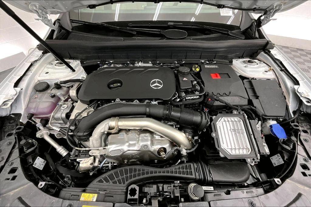 new 2025 Mercedes-Benz GLB 250 car, priced at $47,420