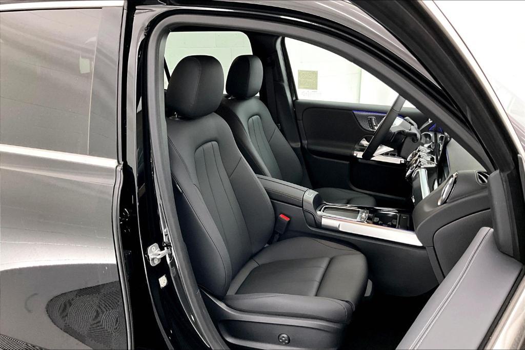 new 2025 Mercedes-Benz GLB 250 car, priced at $47,145