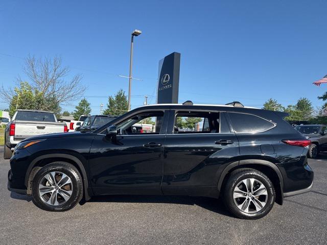used 2022 Toyota Highlander car, priced at $36,901
