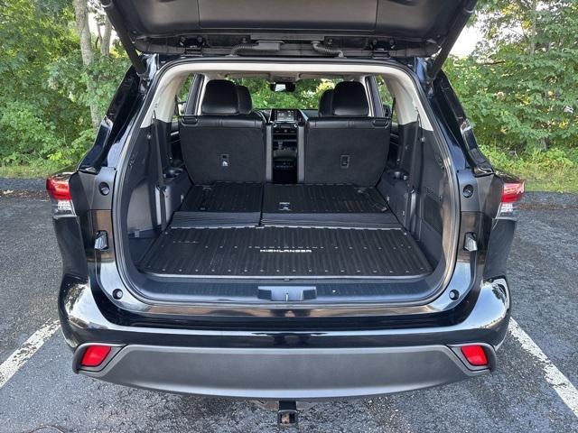 used 2022 Toyota Highlander car, priced at $36,901