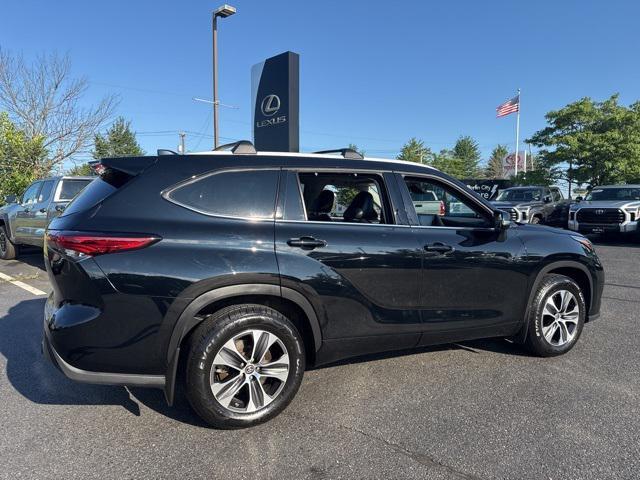 used 2022 Toyota Highlander car, priced at $36,901
