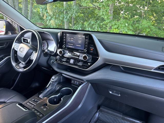 used 2022 Toyota Highlander car, priced at $36,901