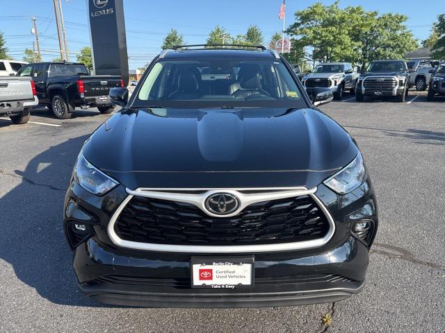 used 2022 Toyota Highlander car, priced at $36,901