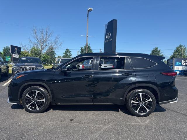 used 2021 Toyota Highlander car, priced at $39,393