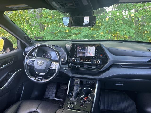 used 2021 Toyota Highlander car, priced at $39,393