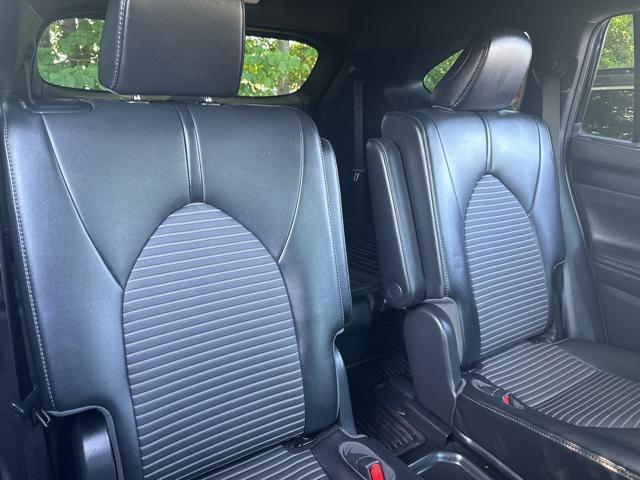 used 2021 Toyota Highlander car, priced at $39,393